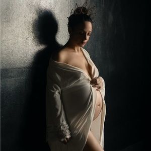 Bridal/Maternity Ivory velvet and lace robe